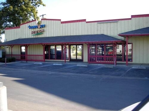 160 S Farmersville Blvd, Farmersville, CA à louer - Photo de l’immeuble – Image 2 sur 5