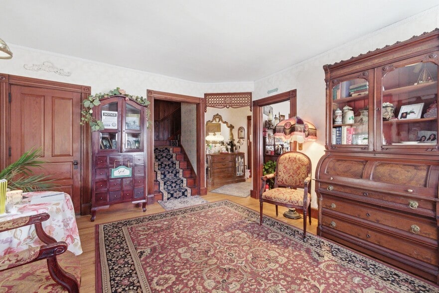 8 Pleasant St, Plymouth, NH à vendre - Photo intérieure – Image 3 sur 30