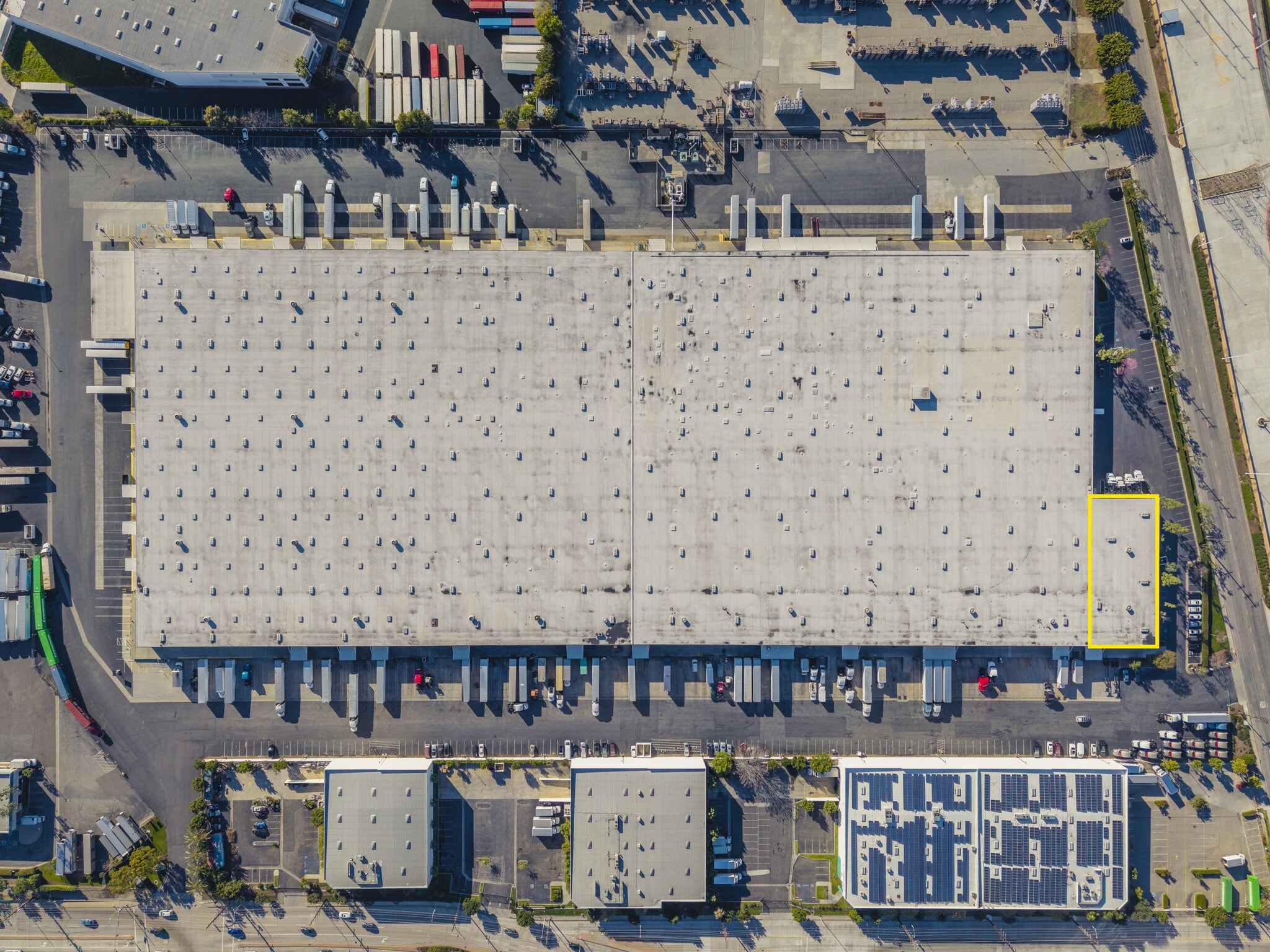875-943 S Azusa Ave, City of Industry, CA à louer Aérien– Image 1 sur 1