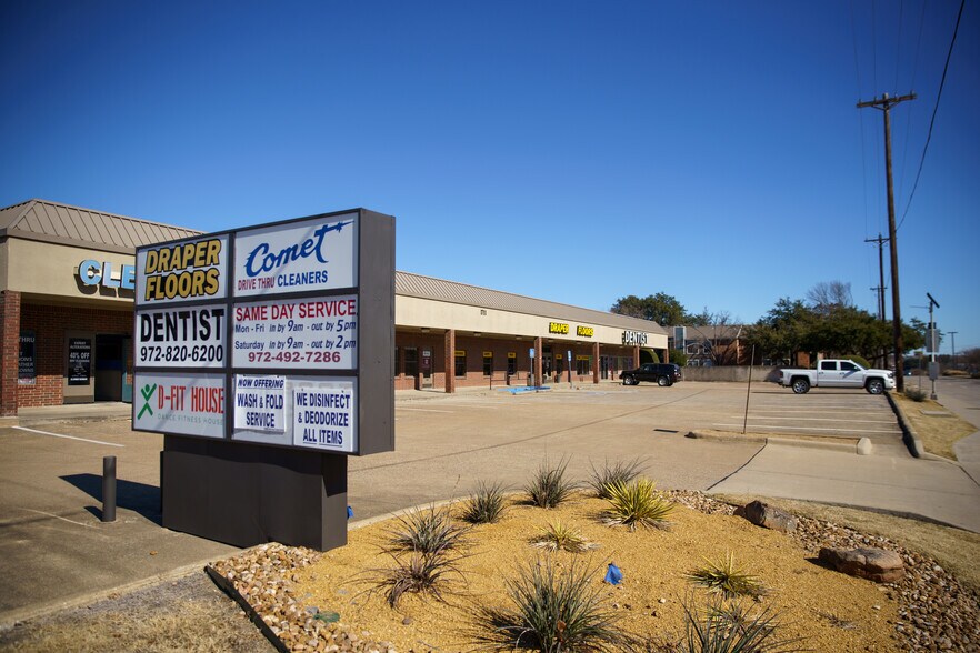 1711 E Frankford Rd, Carrollton, TX à louer - Photo de l’immeuble – Image 3 sur 9