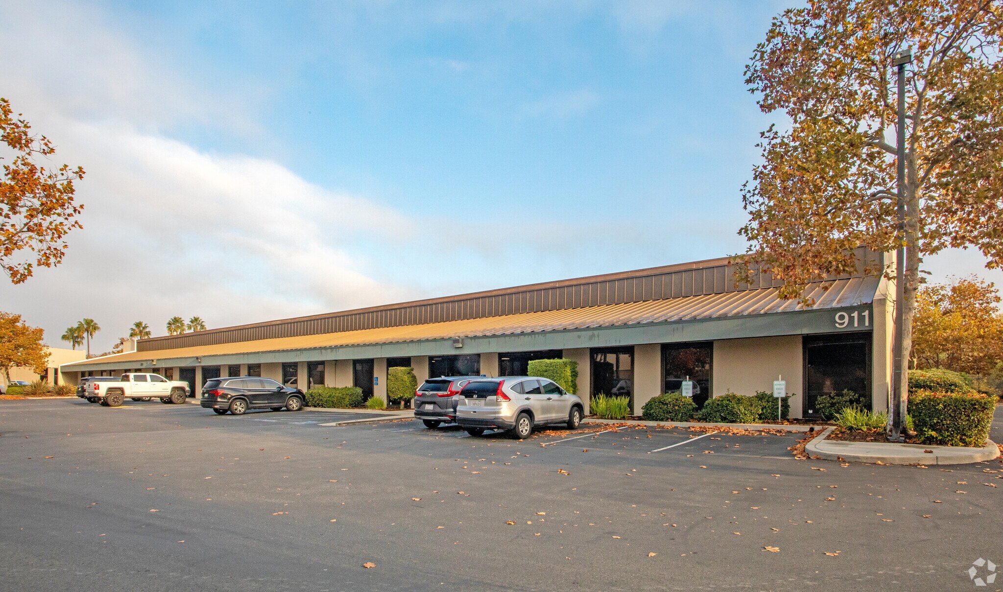 911 Bern Ct, San Jose, CA à louer Photo de l’immeuble– Image 1 sur 5