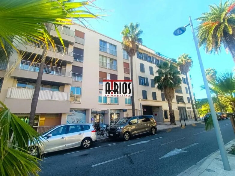 Local commercial dans Hyères à vendre - Photo de l’immeuble – Image 1 sur 8