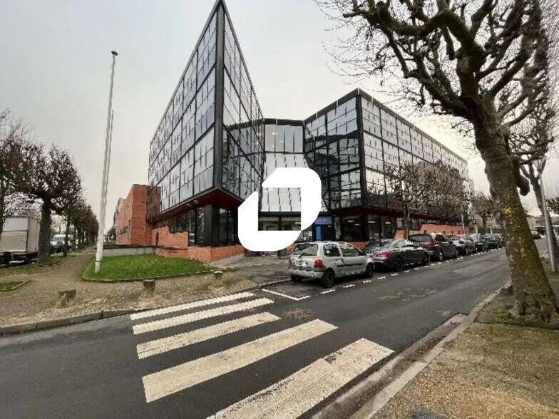 Bureau dans Champigny-sur-Marne à louer - Photo de l’immeuble – Image 1 sur 10
