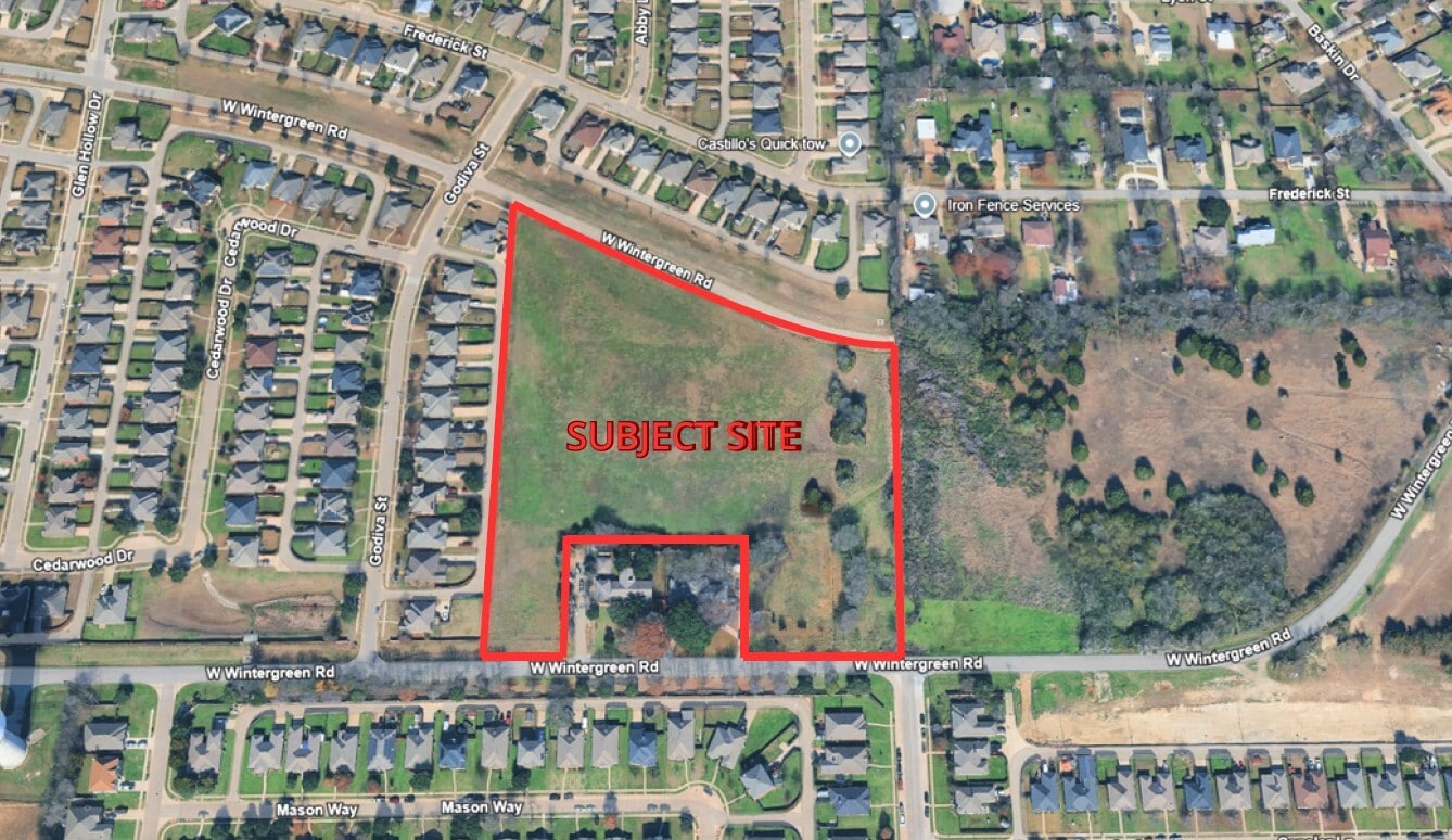 1801 W Wintergreen Rd, Lancaster, TX à vendre Photo principale– Image 1 sur 2