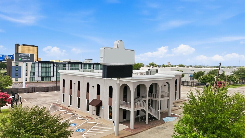8855 N Stemmons Fwy, Dallas, TX à vendre - Photo de l’immeuble – Image 1 sur 31