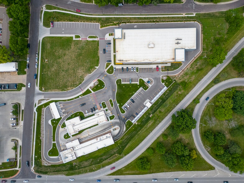 7240 Shawnee Mission Pky, Overland Park, KS à louer - Aérien – Image 2 sur 3