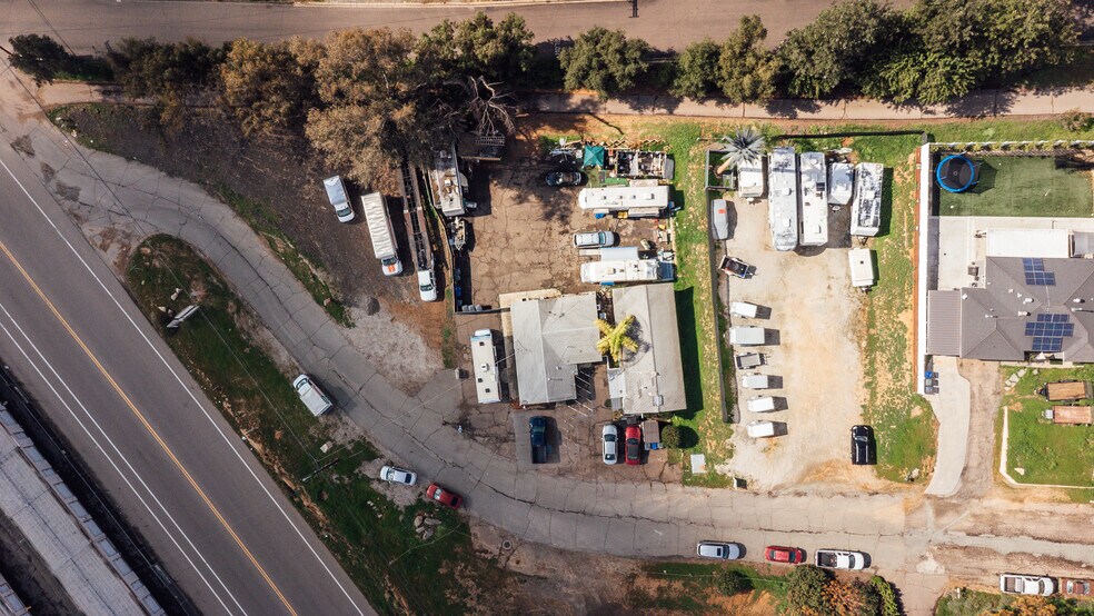 13606 Highway 8 Business, Lakeside, CA à louer - Photo de l’immeuble – Image 3 sur 12
