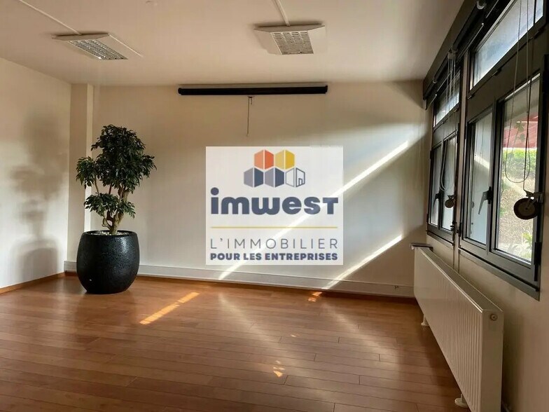 Bureau dans Cesson-Sévigné à vendre - Photo de l’immeuble – Image 3 sur 17