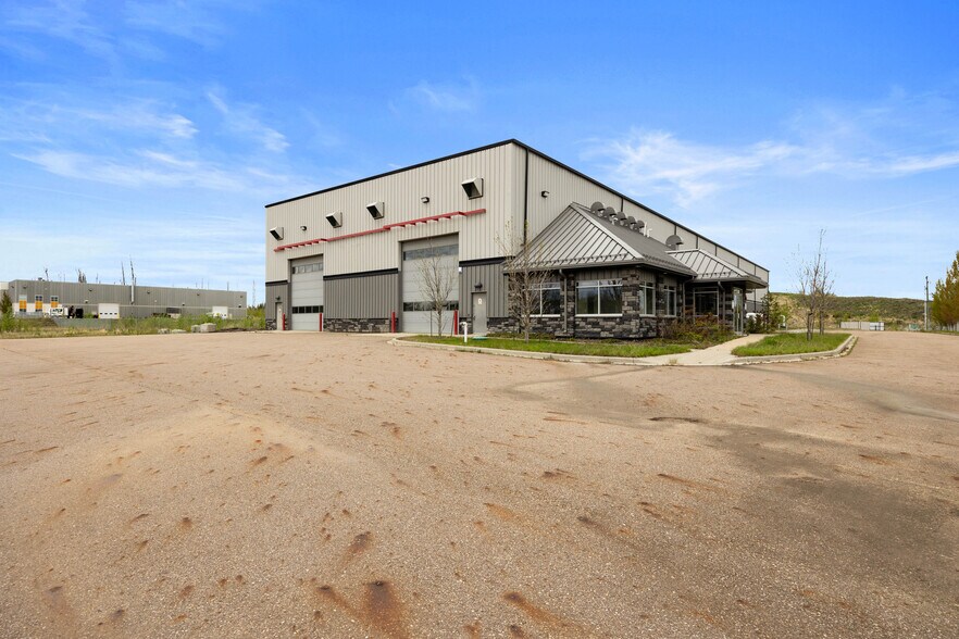 340 Robertson Rd, Fort McMurray, AB à louer - Photo de l’immeuble – Image 1 sur 17