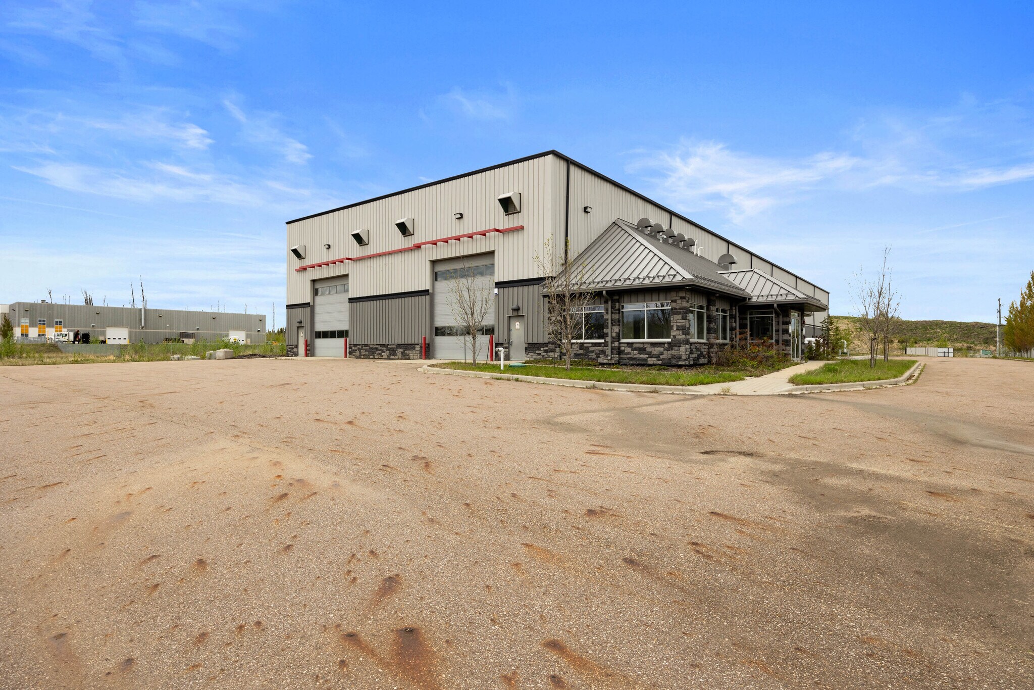 340 Robertson Rd, Fort McMurray, AB à louer Photo de l’immeuble– Image 1 sur 18
