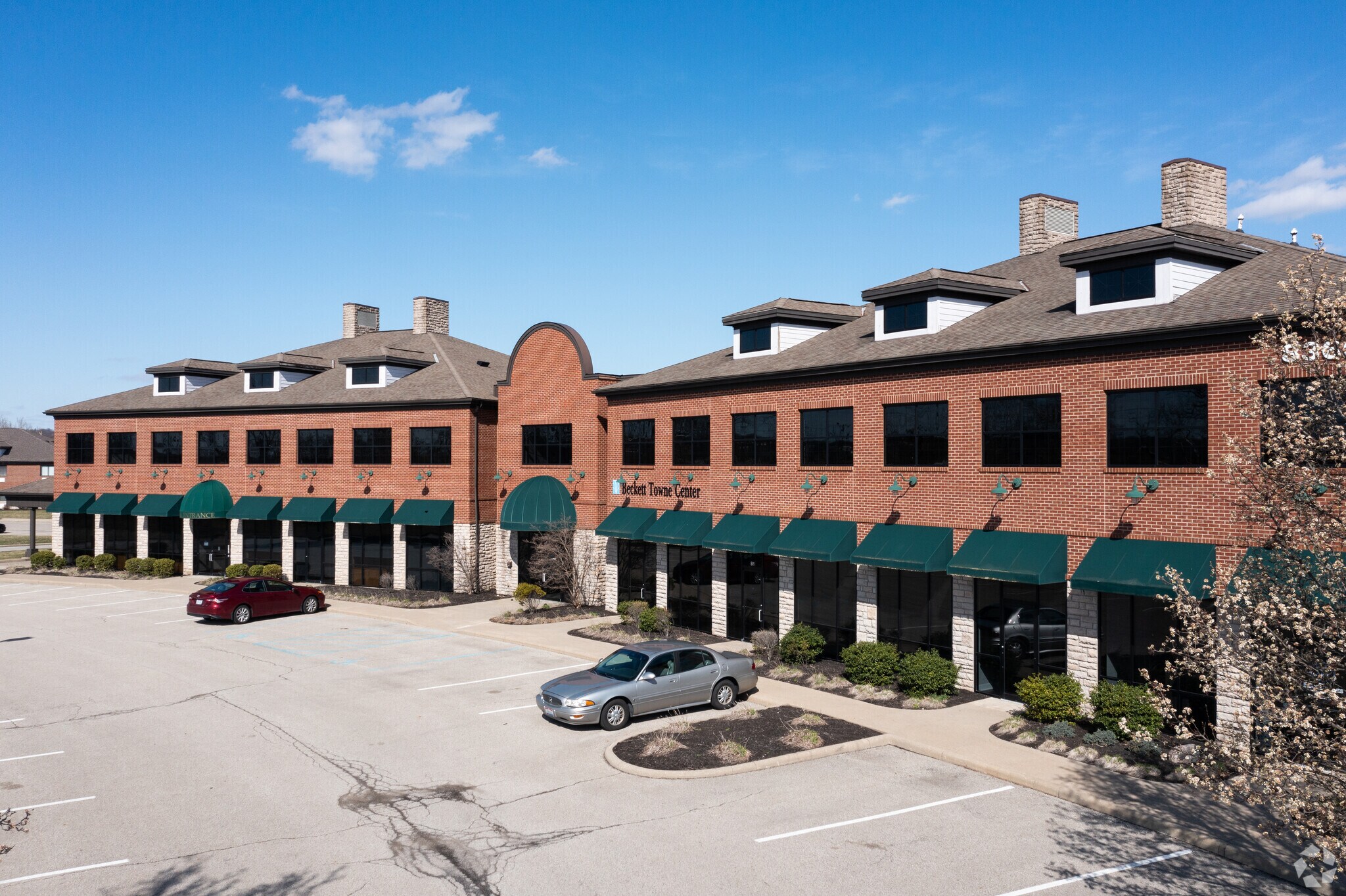 8366-8368 Princeton Glendale Rd, West Chester, OH à louer Photo principale– Image 1 sur 6