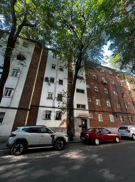 Calle de Concepción de la Oliva, Madrid, Madrid à vendre - Photo de l’immeuble – Image 1 sur 3