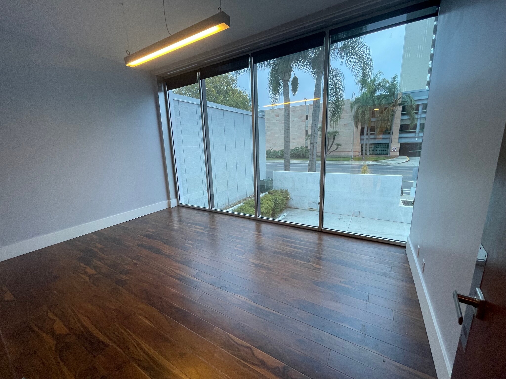 611 Civic Center Dr W, Santa Ana, CA à louer Photo intérieure– Image 1 sur 5