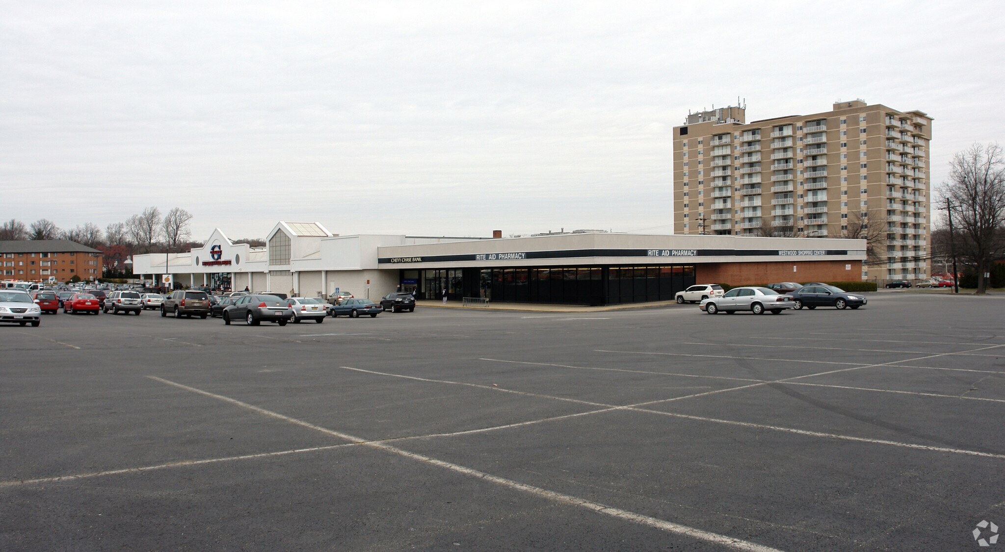 5350-5460 Westbard Ave, Bethesda, MD à louer Photo principale– Image 1 sur 7
