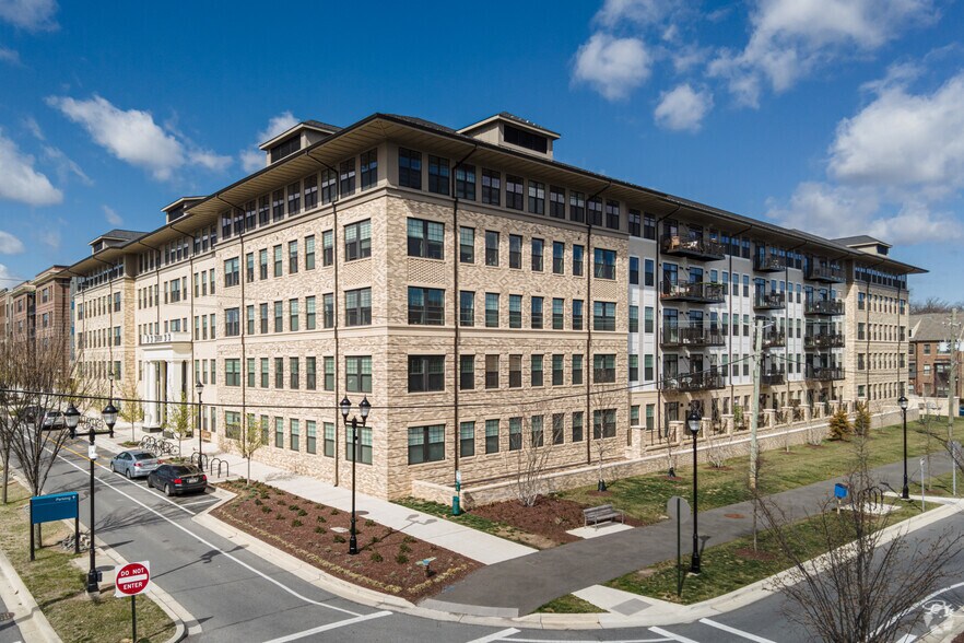 4650 Van Buren St, Riverdale Park, MD à louer - Photo principale – Image 1 sur 67