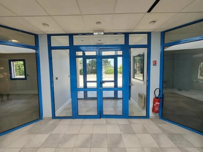 Plus de détails pour Bureau à vendre