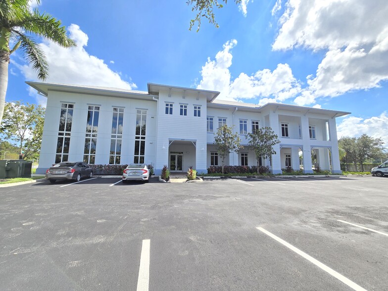 8360 Sierra Meadows Blvd, Naples, FL à louer - Photo principale – Image 1 sur 3