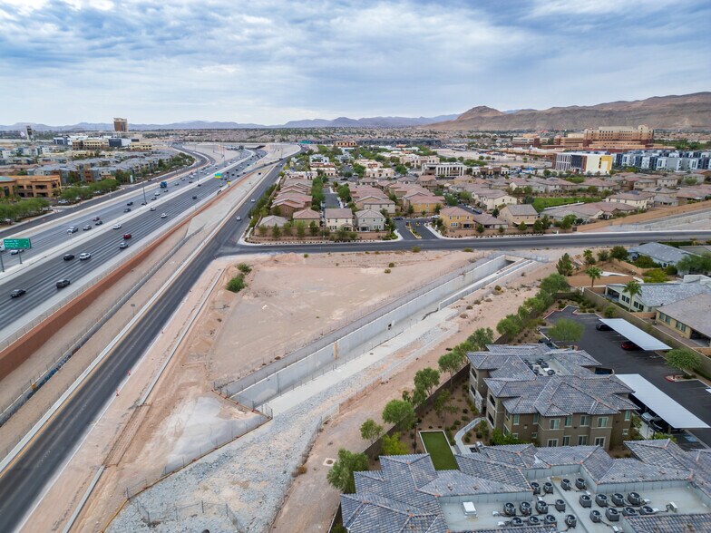 9060 W Patrick Ln, Las Vegas, NV à vendre - Photo de l’immeuble – Image 2 sur 4