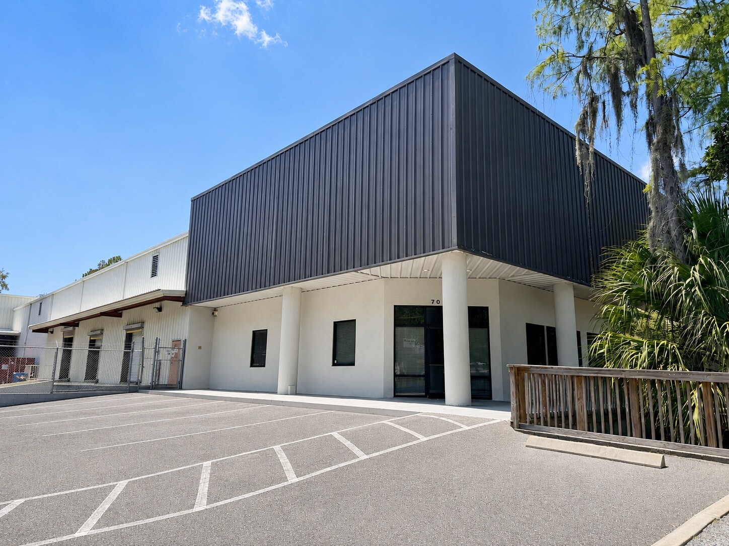 7076 Davis Creek Rd, Jacksonville, FL à louer Photo de l’immeuble– Image 1 sur 18