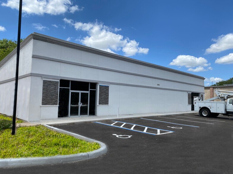 13922 US Hwy 441/27, Lady Lake, FL à louer - Photo de l’immeuble – Image 1 sur 6