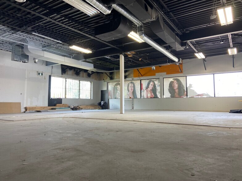 2208 St Joseph Blvd, Ottawa, ON à louer - Photo de l’immeuble – Image 2 sur 9