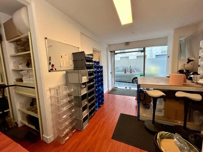 Plus de détails pour Local commercial à louer