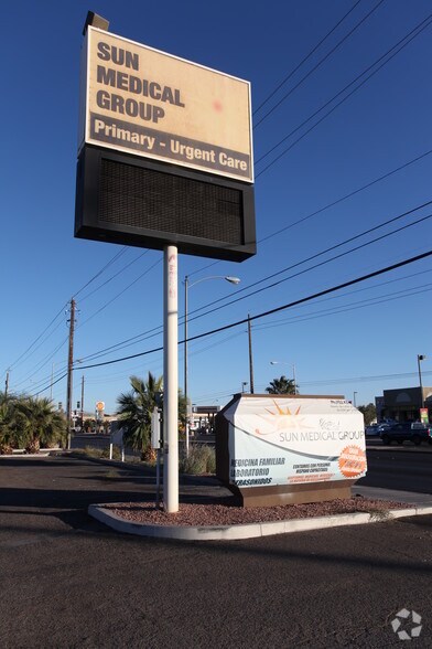 4550 E Charleston Blvd, Las Vegas, NV à vendre - Photo de l’immeuble – Image 2 sur 8