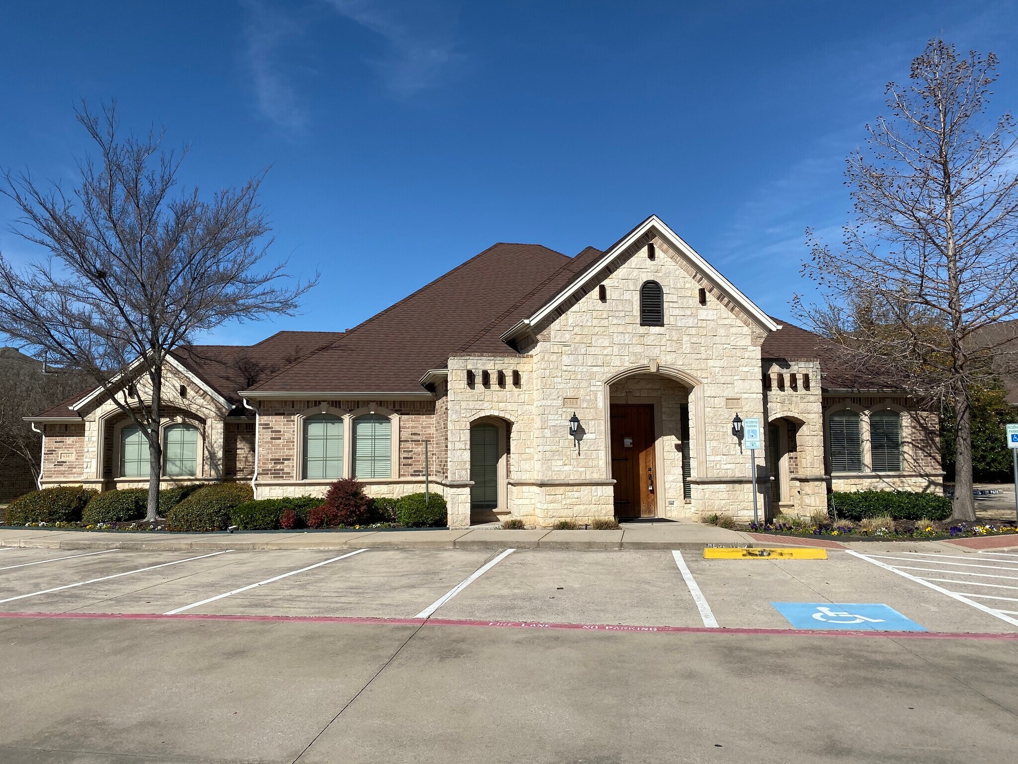 8313 Whitley Rd, Watauga, TX à louer Photo de l’immeuble– Image 1 sur 16