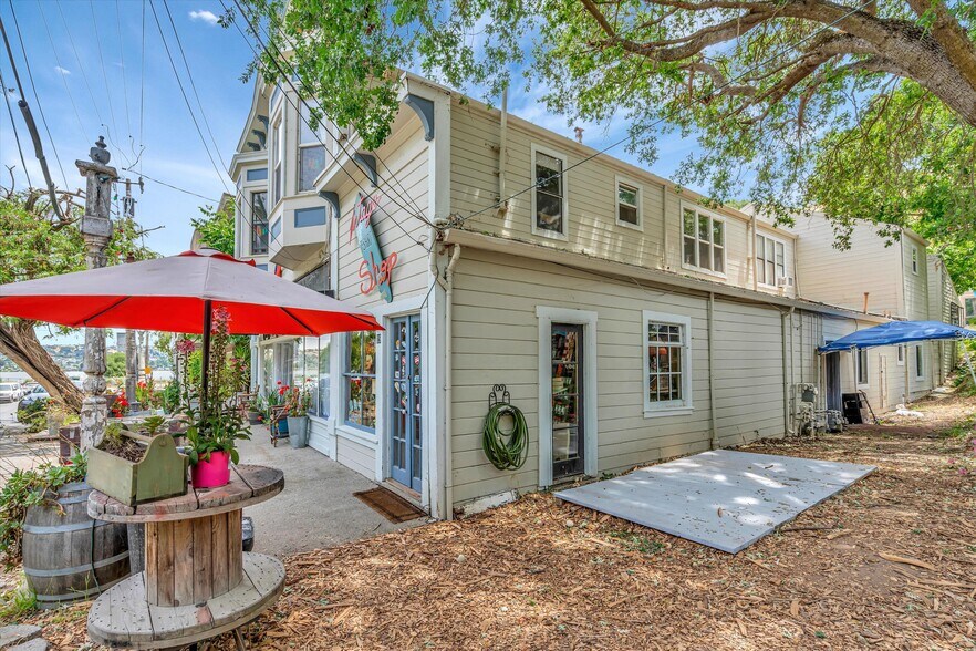 17 Canyon Lake Dr, Port Costa, CA à vendre - Photo de l’immeuble – Image 2 sur 18
