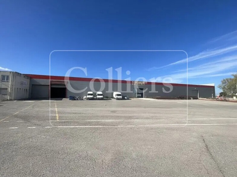 Local d’activités dans Gignac-la-Nerthe à louer - Photo de l’immeuble – Image 2 sur 9