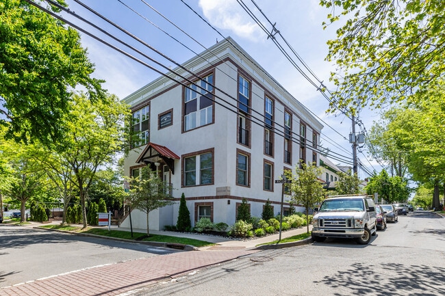 Plus de détails pour 30 Maclean St, Princeton, NJ - Logement à vendre