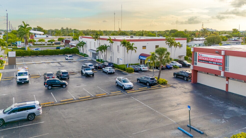 20535 NW 2nd Ave, Miami, FL à louer - Photo de l’immeuble – Image 3 sur 3