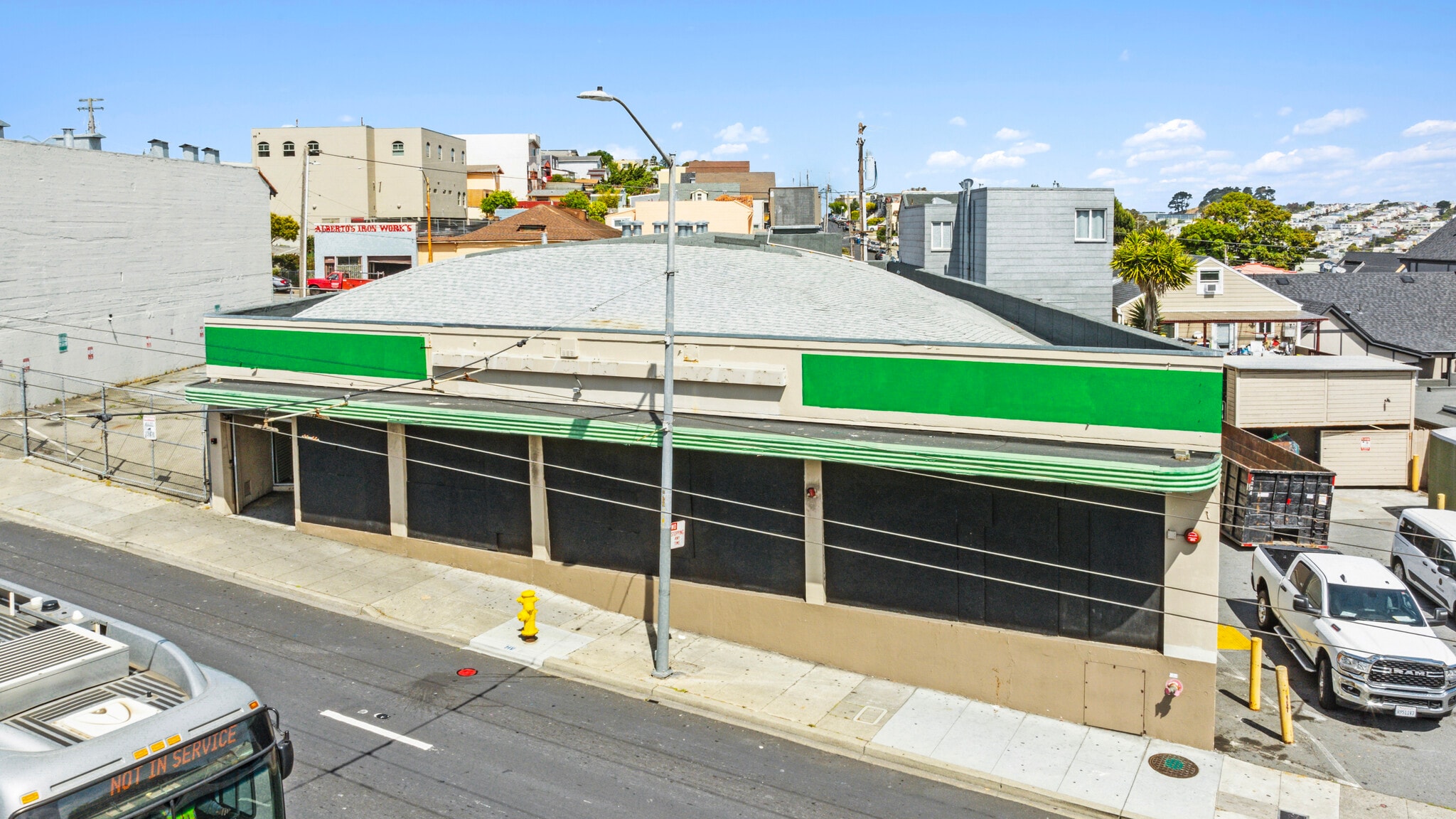 6232 Mission St, Daly City, CA à louer Photo de l’immeuble– Image 1 sur 11