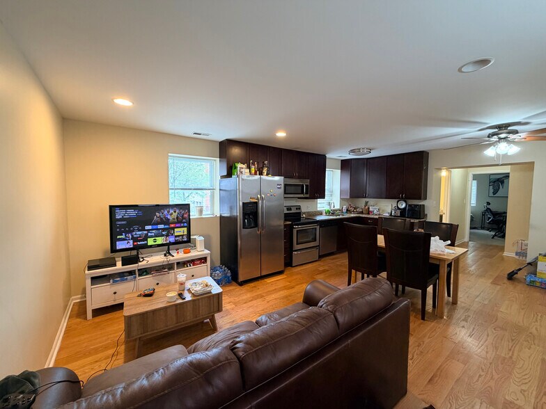 1911 W Chicago Ave, Chicago, IL à vendre - Photo intérieure – Image 3 sur 5