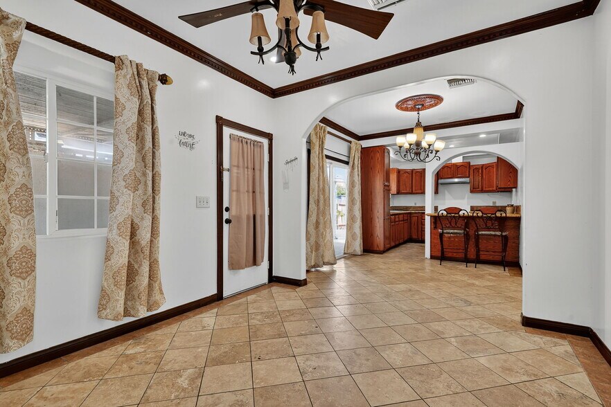 400 N Hayes Ave, Oxnard, CA à vendre - Photo de l’immeuble – Image 2 sur 27