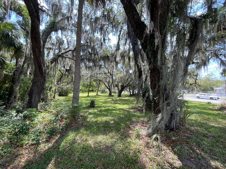 2528 Garden St, Titusville, FL à vendre - Photo de l’immeuble – Image 1 sur 13