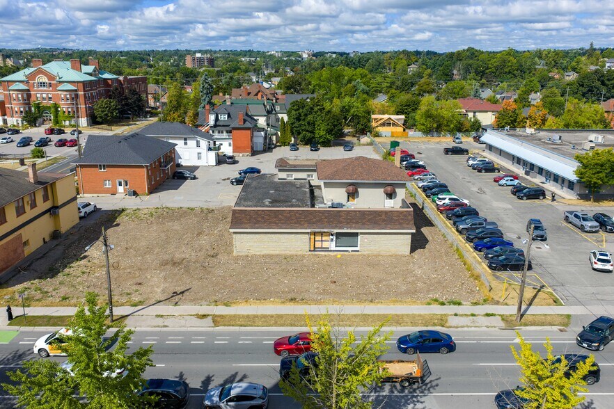 539 George St N, Peterborough, ON à vendre - Photo de l’immeuble – Image 2 sur 6