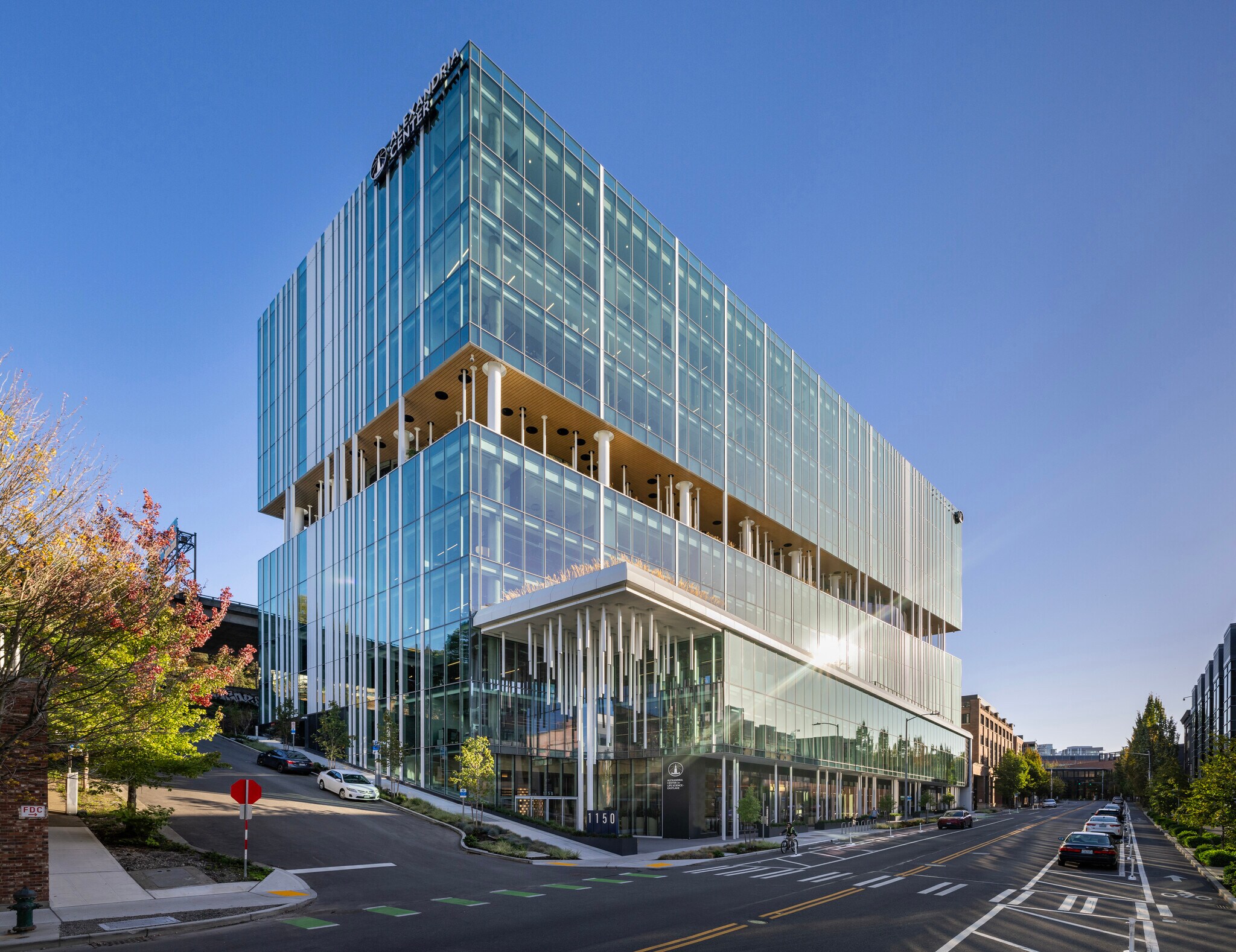 1150 Eastlake Ave E, Seattle, WA à louer Photo de l’immeuble– Image 1 sur 7
