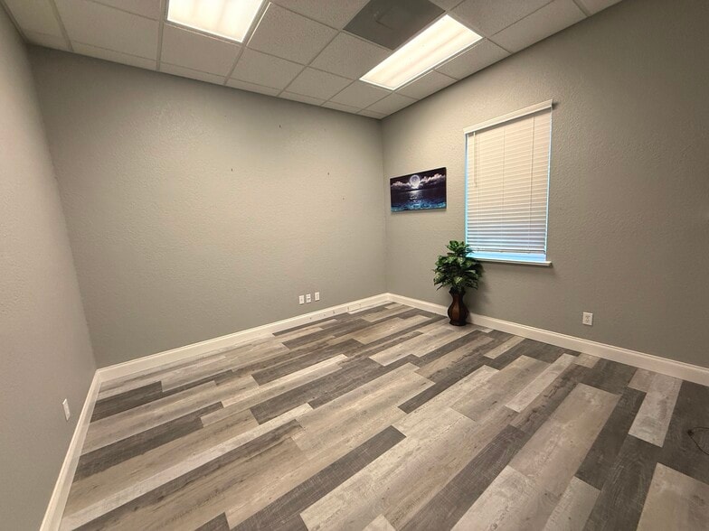 1730 Dunlawton Ave, Port Orange, FL à vendre - Photo intérieure – Image 2 sur 8