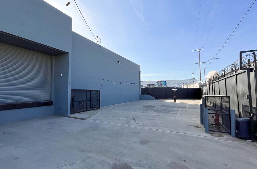 3690 Noakes St, Los Angeles, CA à vendre - Photo de l’immeuble – Image 3 sur 7