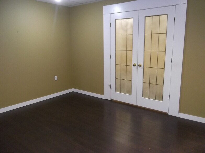 33 Blackfoot Rd, Sherwood Park, AB à louer - Photo de l’immeuble – Image 2 sur 5