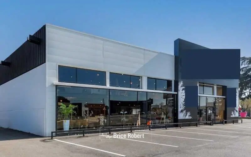 Local d'activités dans Saint-Priest à vendre - Photo de l’immeuble – Image 1 sur 7