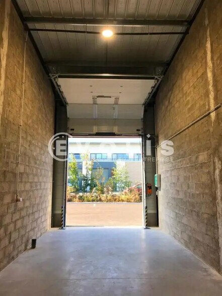 Local d’activités dans Serris à louer - Photo intérieure – Image 2 sur 2