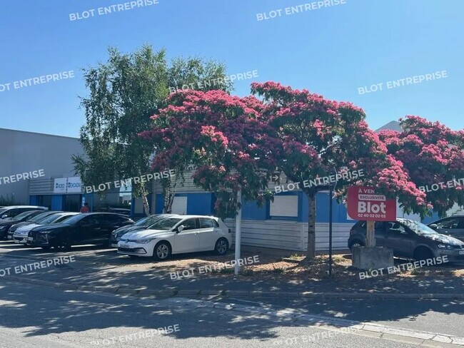 Plus de détails pour Local d’activités à vendre