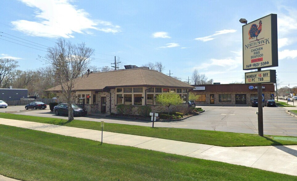 1990 E Auburn Rd, Rochester Hills, MI à louer - Photo principale – Image 1 sur 2