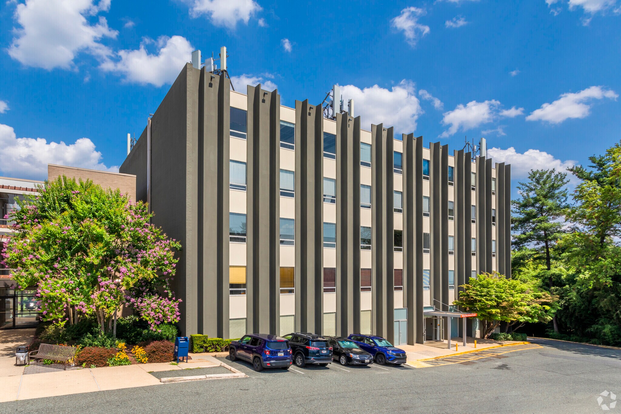 11119 Rockville Pike, Rockville, MD à louer Photo de l’immeuble– Image 1 sur 9