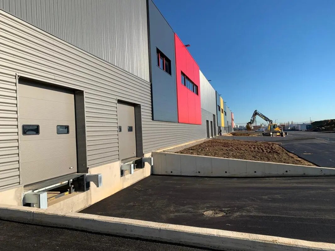 Industriel/Logistique dans Louvres à louer Photo principale– Image 1 sur 22