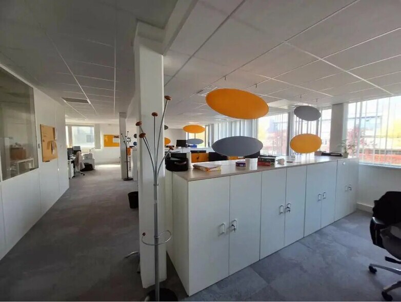 Bureau dans Bordeaux à louer - Photo de l’immeuble – Image 3 sur 10