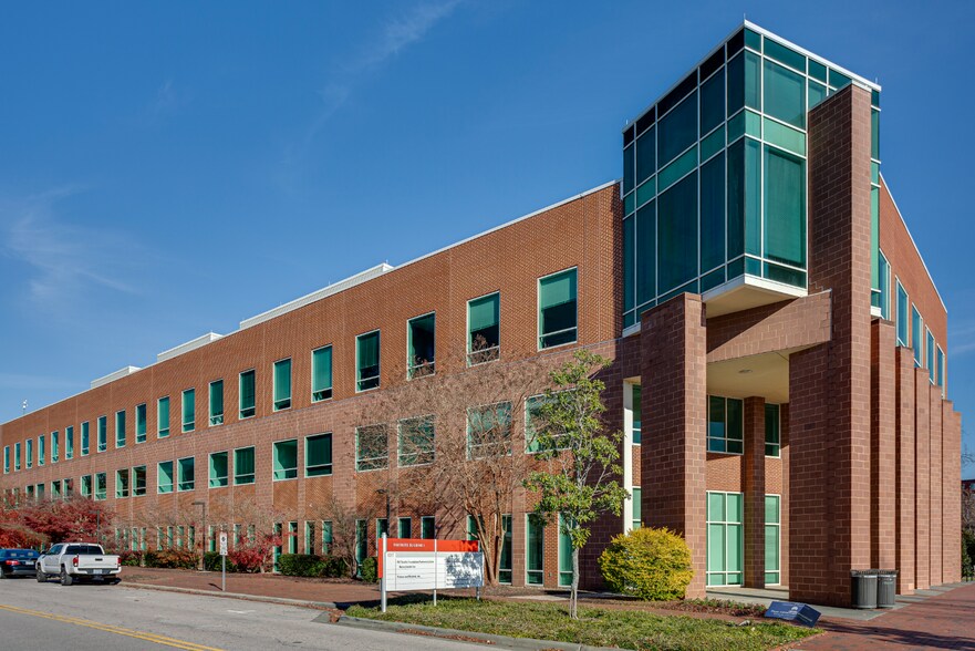 1017 Main Campus Dr, Raleigh, NC à louer - Photo de l’immeuble – Image 2 sur 7