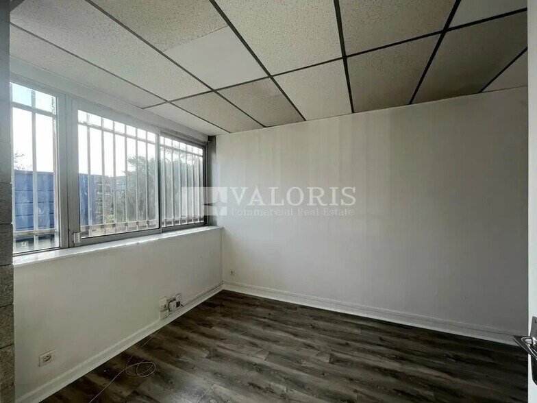 Local d’activités dans Chassieu à louer - Photo intérieure – Image 2 sur 8